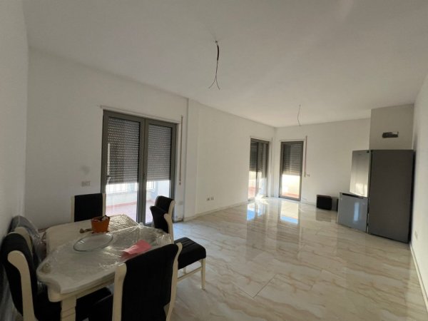 Tirane, jepet me qera apartament 3+1+Ballkon Kati 6, 154 m² 600 € (Tower Bridge)