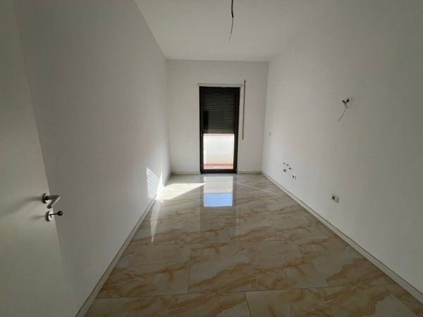 Tirane, jepet me qera apartament 3+1+Ballkon Kati 6, 154 m² 600 € (Tower Bridge)