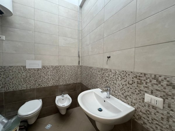 Tirane, jepet me qera apartament 3+1+Ballkon Kati 6, 154 m² 600 € (Tower Bridge)