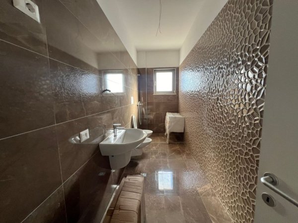 Tirane, jepet me qera apartament 3+1+Ballkon Kati 6, 154 m² 600 € (Tower Bridge)