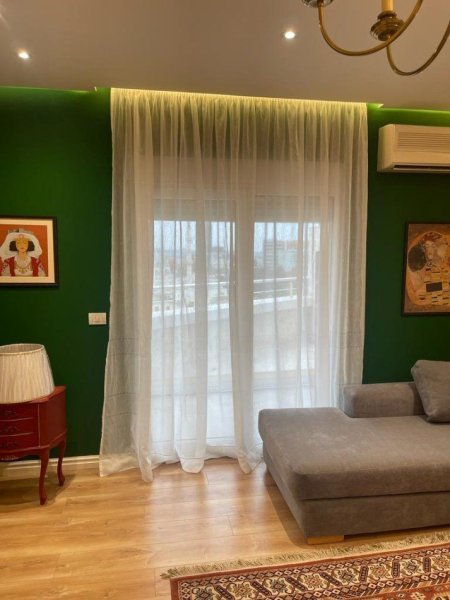 Tirane, jepet me qera apartament 1+1+Ballkon Kati 9, 76 m² 800 € (BLLOK)