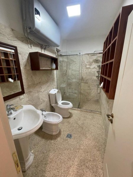 Tirane, jepet me qera apartament 1+1+Ballkon Kati 9, 76 m² 800 € (BLLOK)