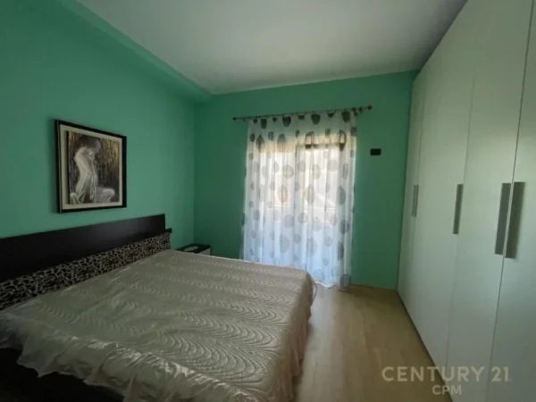 Tirane, jepet me qera apartament 2+1 Kati 2, 145 m² 300 € (Tek Fresku rruga Xhon Belushi)