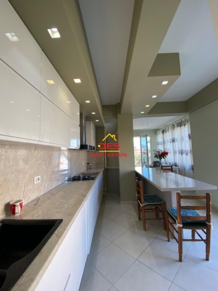 Vlore, shitet apartament 3+1 Kati 3, 220 m² 245.000 € (Rruga Sulejman Delvina)