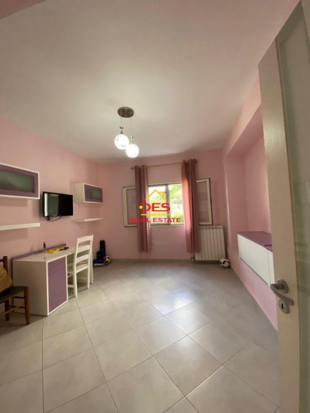 Vlore, shitet apartament 3+1 Kati 3, 220 m² 245.000 € (Rruga Sulejman Delvina)