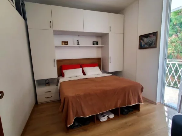 Durres, jepet me qera apartament ne plazh 2+1+Ballkon Kati 3, 75 m² 85 € (Shkembi i Kavajes)