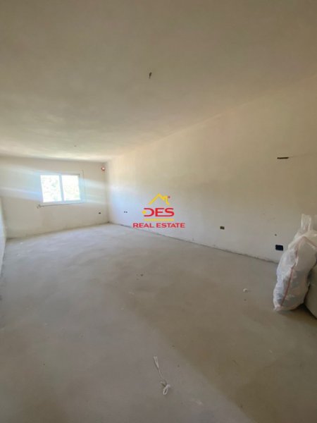 Vlore, shitet apartament 2+1 Kati 6, 115 m² 140.000 € (Rruga Pelivan Leskaj)