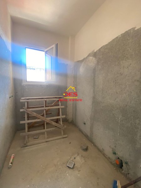 Vlore, shitet apartament 2+1 Kati 6, 115 m² 140.000 € (Rruga Pelivan Leskaj)