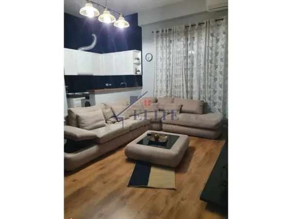 Tirane, shitet apartament 2+1+Ballkon Kati 1, 85 m² 145.000 € (Bill Klinton)