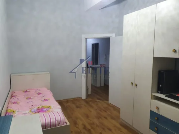 Tirane, shitet apartament 2+1+Ballkon Kati 1, 85 m² 145.000 € (Bill Klinton)