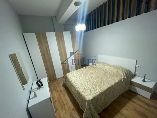 Tirane, shitet apartament 2+1+Ballkon Kati 1, 85 m² 145.000 € (Bill Klinton)
