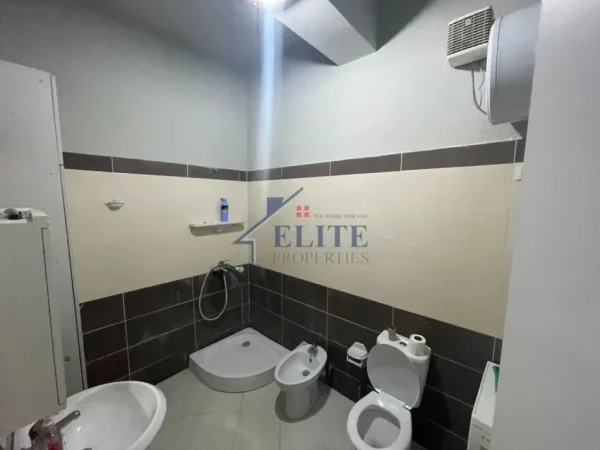 Tirane, shitet apartament 2+1+Ballkon Kati 1, 85 m² 145.000 € (Bill Klinton)
