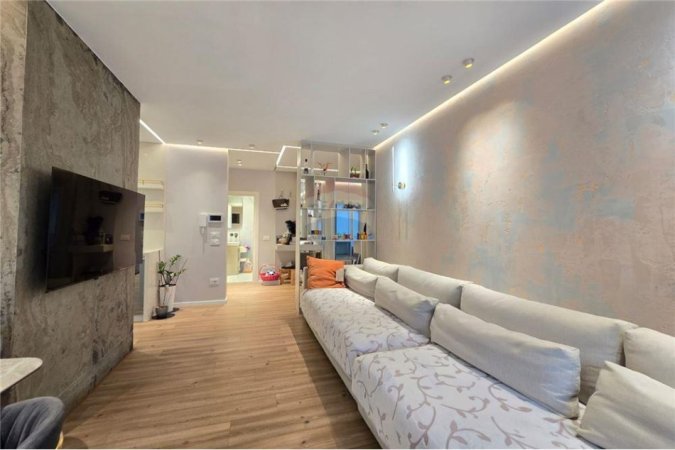 Tirane, jepet me qera apartament 2+1+Ballkon Kati 5, 97 m² 1.000 € (Rruga Serecave)