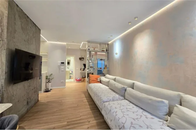 Tirane, jepet me qera apartament 2+1+Ballkon Kati 5, 97 m² 1.000 € (Rruga Serecave)