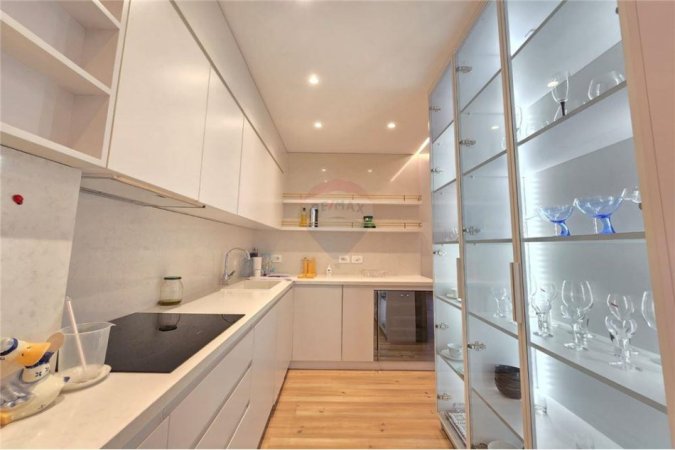 Tirane, jepet me qera apartament 2+1+Ballkon Kati 5, 97 m² 1.000 € (Rruga Serecave)