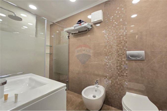 Tirane, jepet me qera apartament 2+1+Ballkon Kati 5, 97 m² 1.000 € (Rruga Serecave)