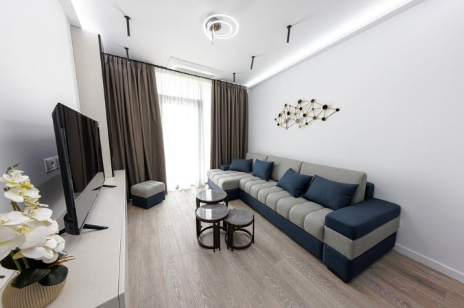 Tirane, jepet me qera apartament 1+1+Ballkon Kati 9, 74 m² 900 € (Lake View)