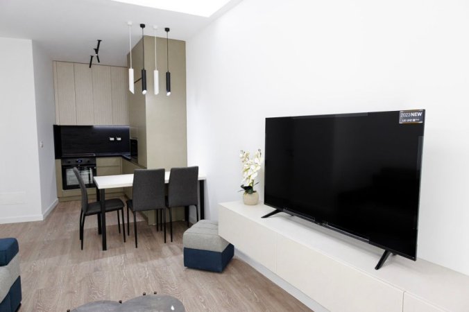 Tirane, jepet me qera apartament 1+1+Ballkon Kati 9, 74 m² 900 € (Lake View)