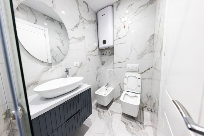 Tirane, jepet me qera apartament 1+1+Ballkon Kati 9, 74 m² 900 € (Lake View)