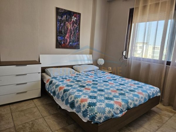 Tirane, jepet me qera apartament 3+1+Ballkon Kati 6, 106 m² 700 € (Stacioni i Trenit)