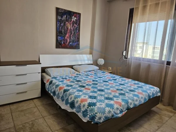 Tirane, jepet me qera apartament 3+1+Ballkon Kati 6, 106 m² 700 € (Stacioni i Trenit)