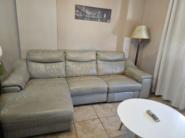 Tirane, jepet me qera apartament 3+1+Ballkon Kati 6, 106 m² 700 € (Stacioni i Trenit)