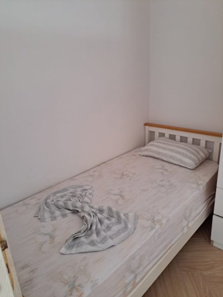 Gjiri Lalezit  jepet me qera apartament 1+1+Ballkon Kati 2, 60 € nata