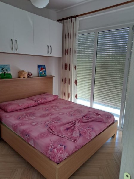 Gjiri Lalezit  jepet me qera apartament 1+1+Ballkon Kati 2, 60 € nata