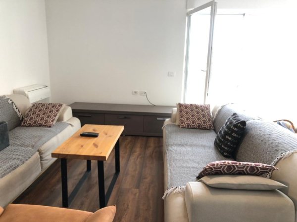 Tirane, jepet me qera apartament 1+1+Ballkon Kati 8, 80 m² 600 € (Frosina Plaku)