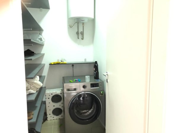 Tirane, jepet me qera apartament 1+1+Ballkon Kati 8, 80 m² 600 € (Frosina Plaku)