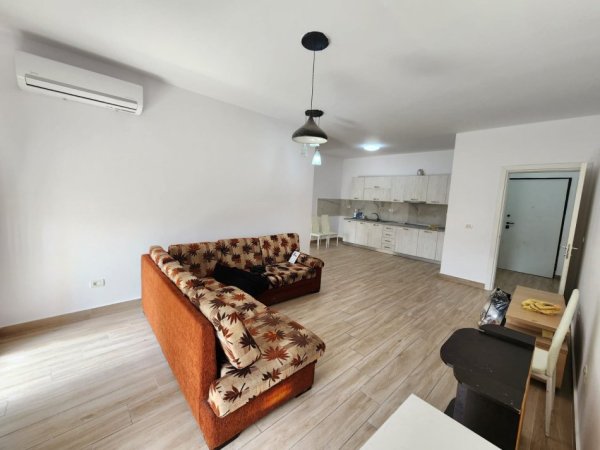 Tirane, jepet me qera apartament 1+1+Ballkon Kati 3, 70 m² 330 € (Don Bosko)