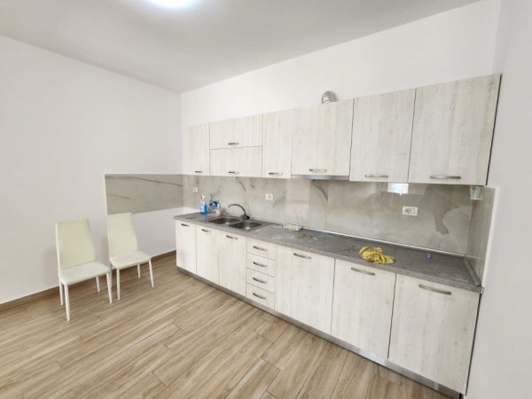 Tirane, jepet me qera apartament 1+1+Ballkon Kati 3, 70 m² 330 € (Don Bosko)