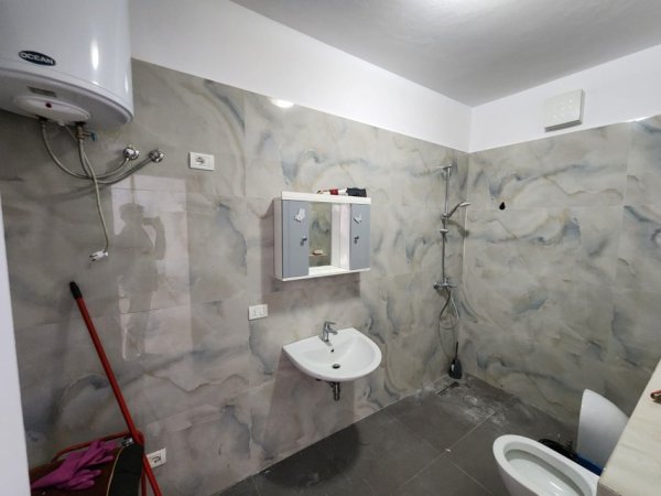Tirane, jepet me qera apartament 1+1+Ballkon Kati 3, 70 m² 330 € (Don Bosko)