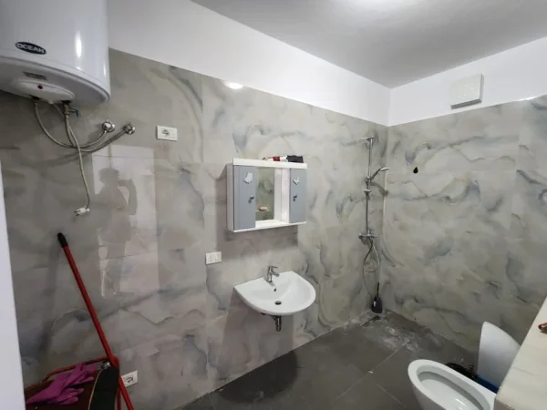 Tirane, jepet me qera apartament 1+1+Ballkon Kati 3, 70 m² 330 € (Don Bosko)