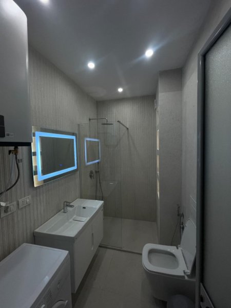 Tirane, jepet me qera apartament 2+1 Kati 5, 95 m² 400 € (yzberisht)