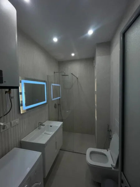 Tirane, jepet me qera apartament 2+1 Kati 5, 95 m² 400 € (yzberisht)