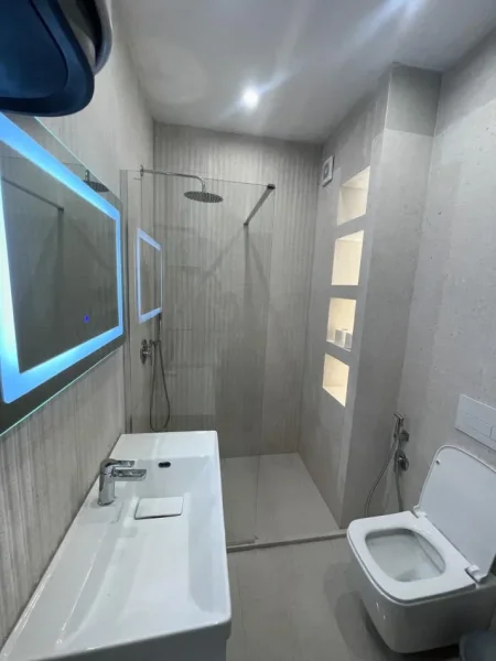 Tirane, jepet me qera apartament 2+1 Kati 5, 95 m² 400 € (yzberisht)