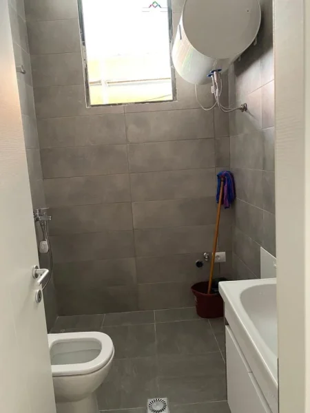 Tirane, jepet me qera apartament 1+1+Ballkon Kati 1, 100 m² 450 € (rrapo hekali)