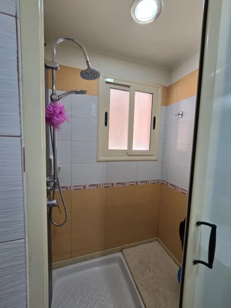 Vlore, shitet apartament 1+1+Aneks+Ballkon , 100 m² 130.000 € (Dhimiter Konomi)