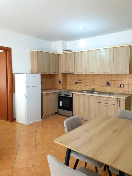 Tirane, jepet  me qera apartament 2+1+Ballkon Kati 4, 100 m² 400 € (Thoma Koxhaj)