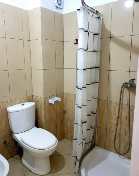 Tirane, jepet  me qera apartament 2+1+Ballkon Kati 4, 100 m² 400 € (Thoma Koxhaj)