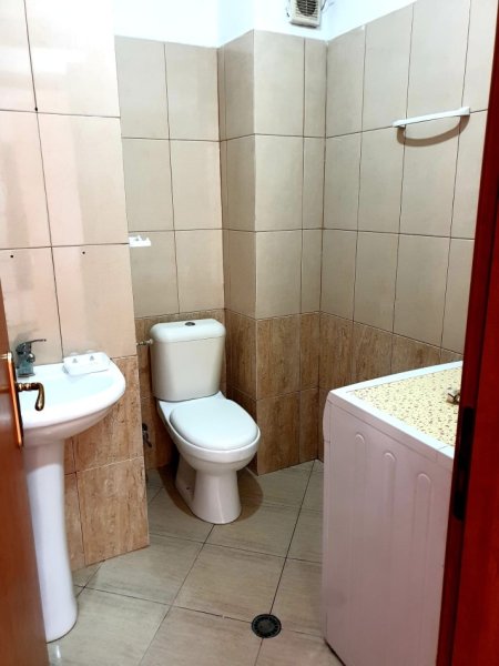 Tirane, jepet  me qera apartament 2+1+Ballkon Kati 4, 100 m² 400 € (Thoma Koxhaj)