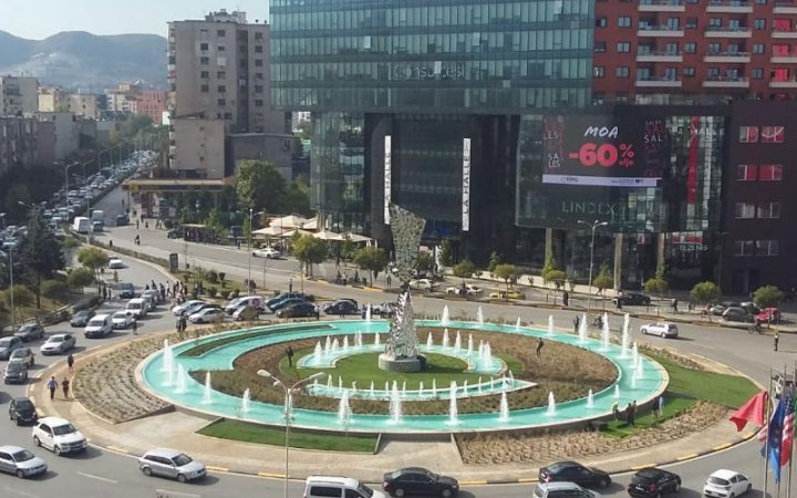 Tirane, jepet me qera apartament 2+1+Ballkon Kati 2, 78 m² 500 € (RRUGA E DURRESIT)