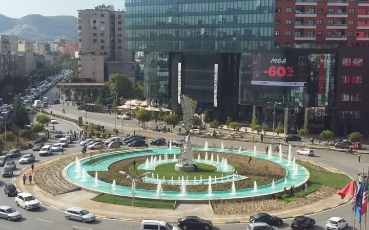Tirane, jepet me qera apartament 2+1+Ballkon Kati 2, 78 m² 500 € (RRUGA E DURRESIT)