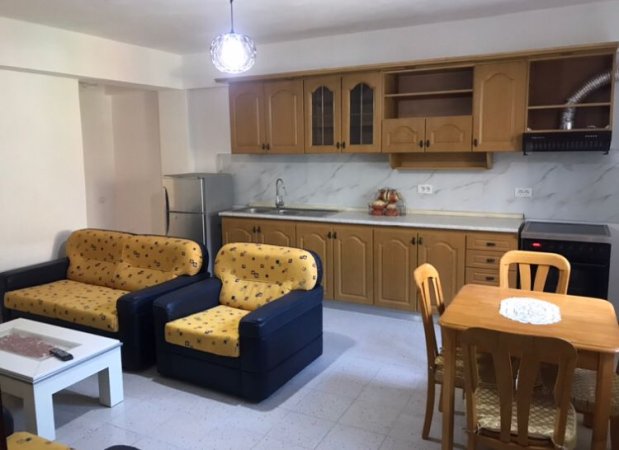 Tirane, jepet me qera apartament 1+1+Ballkon Kati 1, 70 m² 400 € (LAPRAKE)