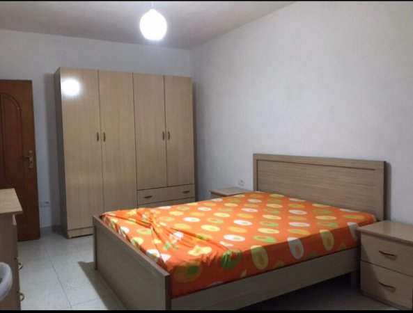 Tirane, jepet me qera apartament 1+1+Ballkon Kati 1, 70 m² 400 € (LAPRAKE)