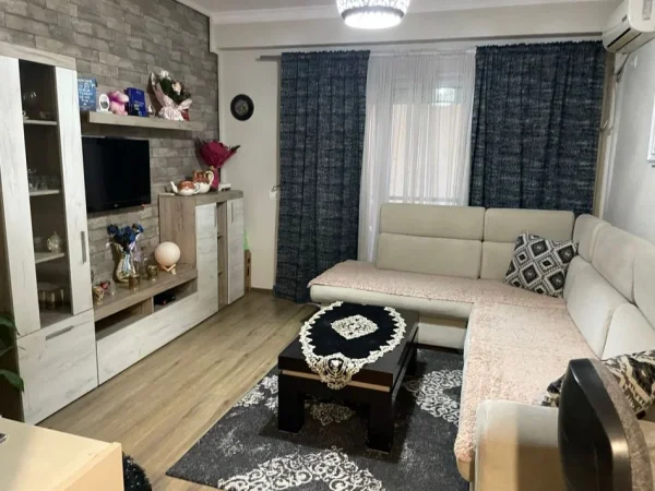 Tirane, jepet me qera apartament 2+1+Ballkon Kati 4, 78 m² 500 € (DON BOSKO)