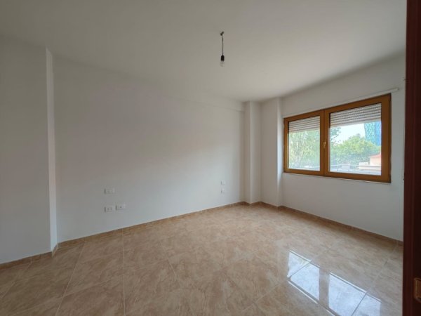 Tirane, Apartament 2+1 me qira  Kati 2, 139 m² 1.500 € (Bllok)
