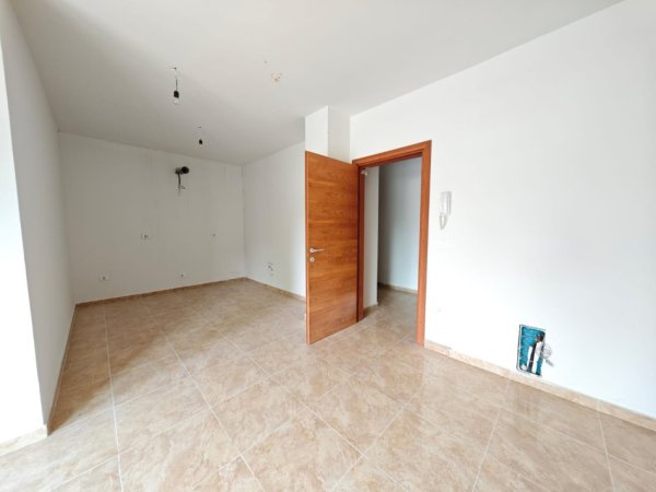 Tirane, Apartament 2+1 me qira  Kati 2, 139 m² 1.500 € (Bllok)