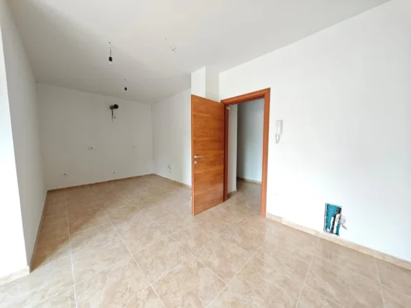 Tirane, Apartament 2+1 me qira  Kati 2, 139 m² 1.500 € (Bllok)